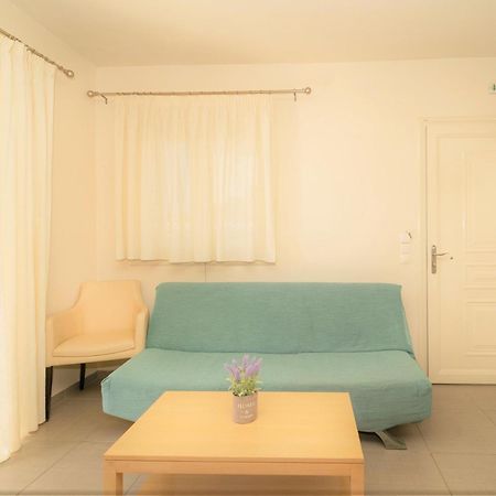 Vereniki Apartments Finikounta Bagian luar foto