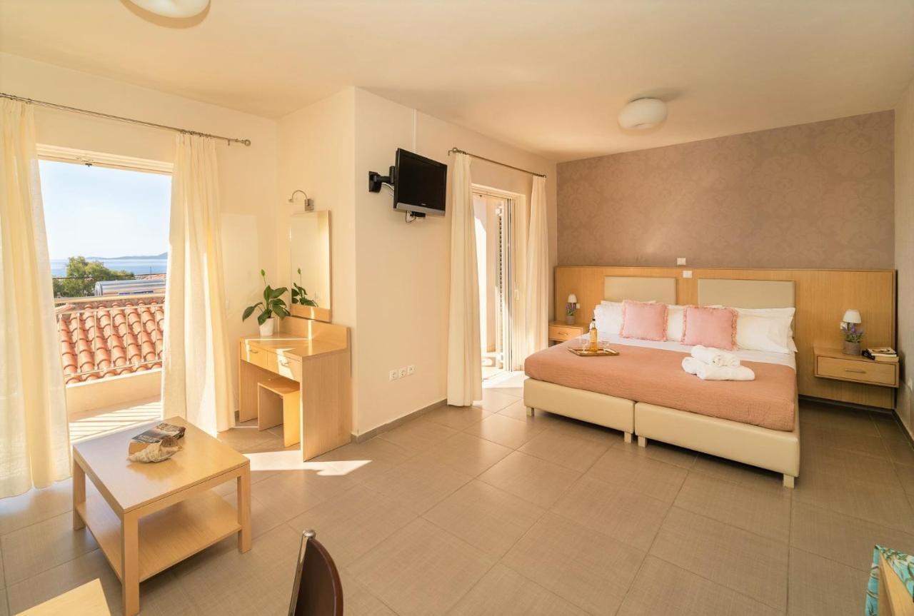 Vereniki Apartments Finikounta Bagian luar foto