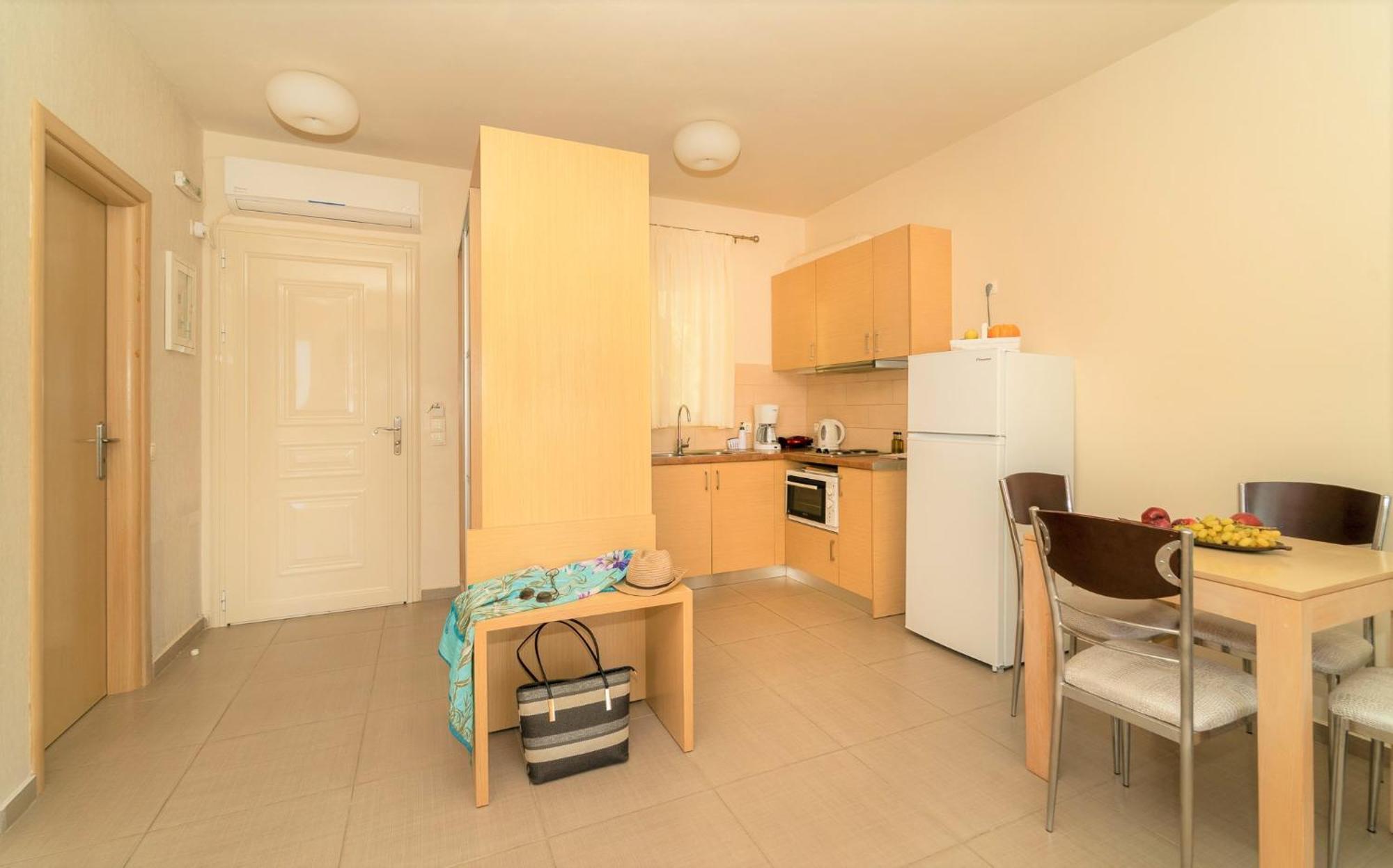 Vereniki Apartments Finikounta Bagian luar foto