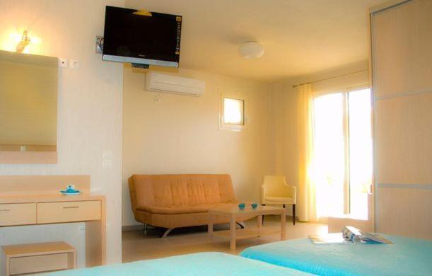 Vereniki Apartments Finikounta Bagian luar foto