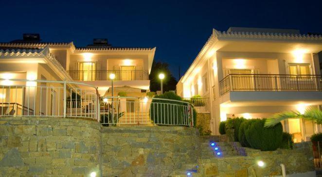Vereniki Apartments Finikounta Bagian luar foto