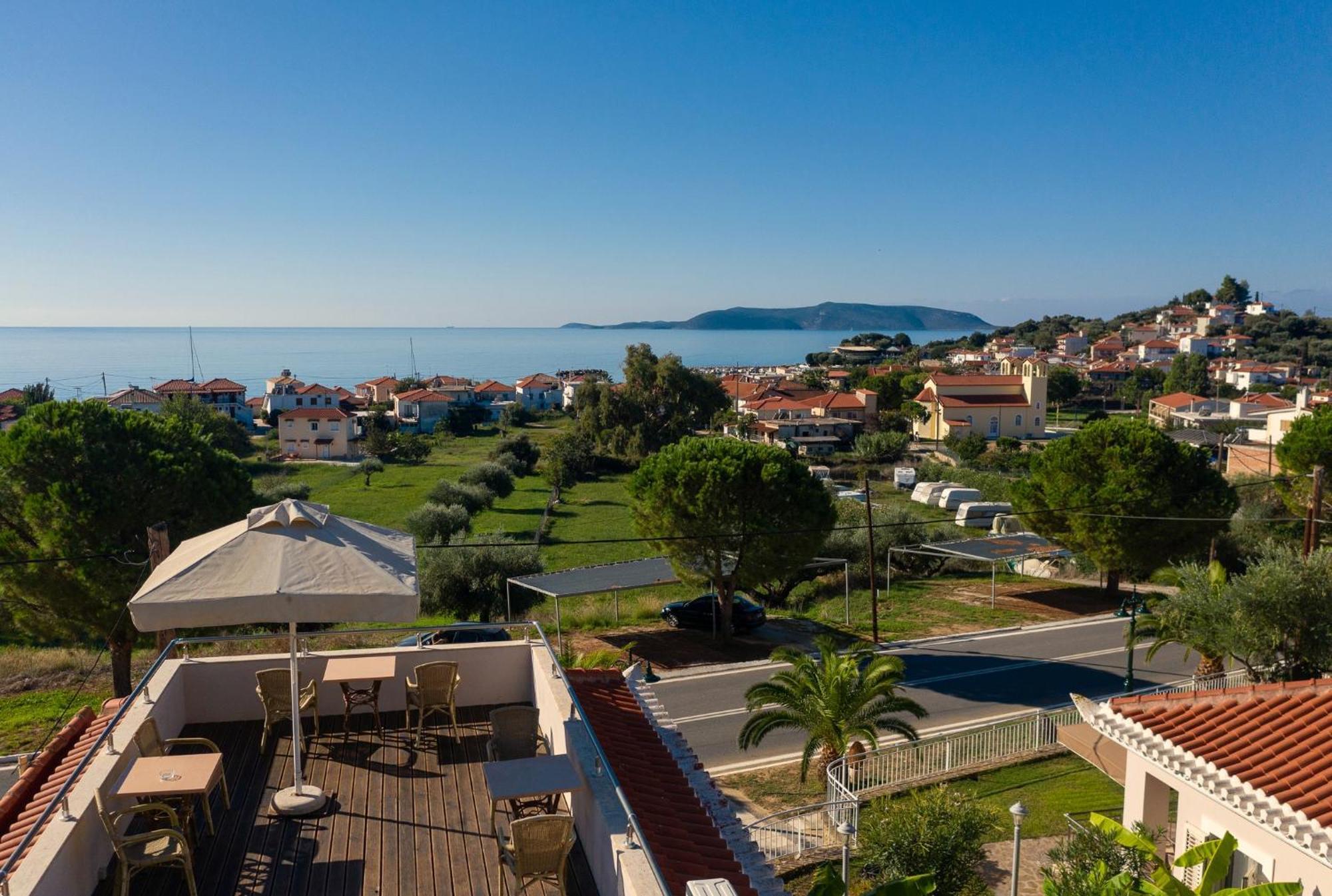 Vereniki Apartments Finikounta Bagian luar foto