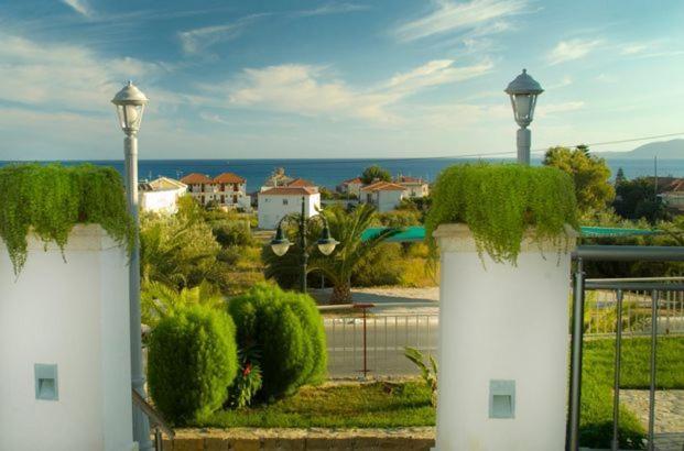 Vereniki Apartments Finikounta Bagian luar foto
